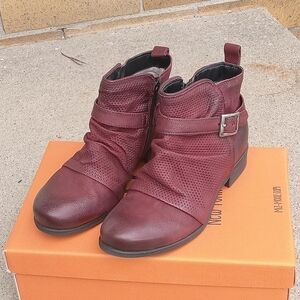 NIB Miz Mooz Suzy Leather Ankle Boots w/Buckle, 39